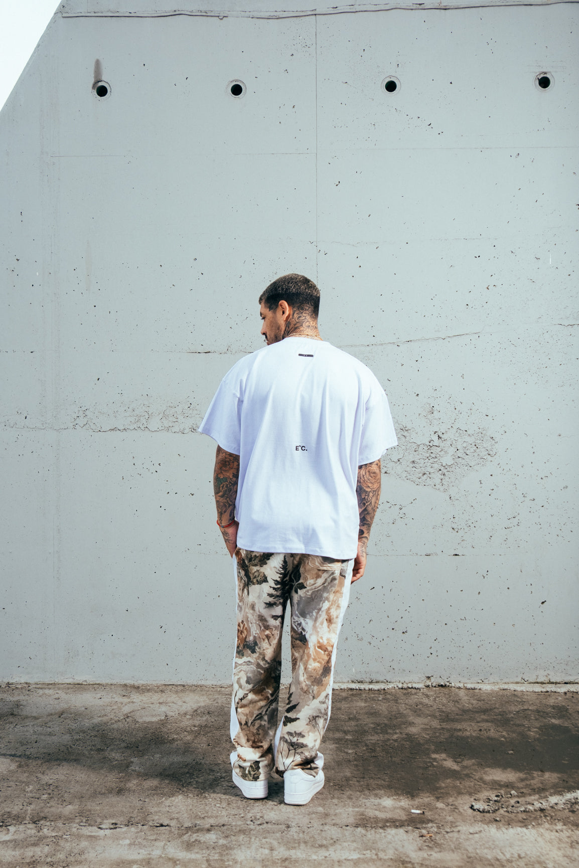 Camiseta Básica Branca Logo E`C.