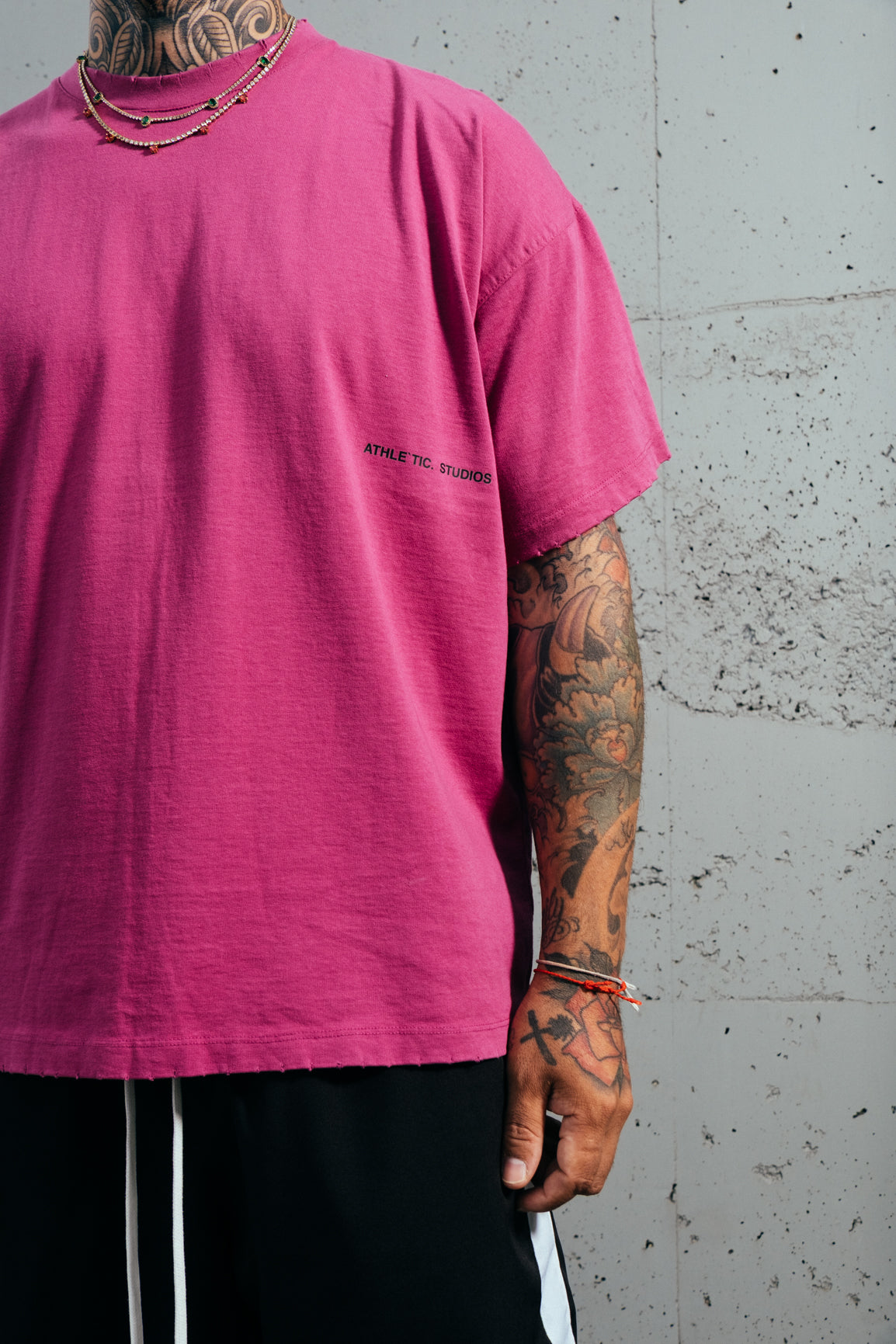 Camiseta Rosa Athle`tic. Studios