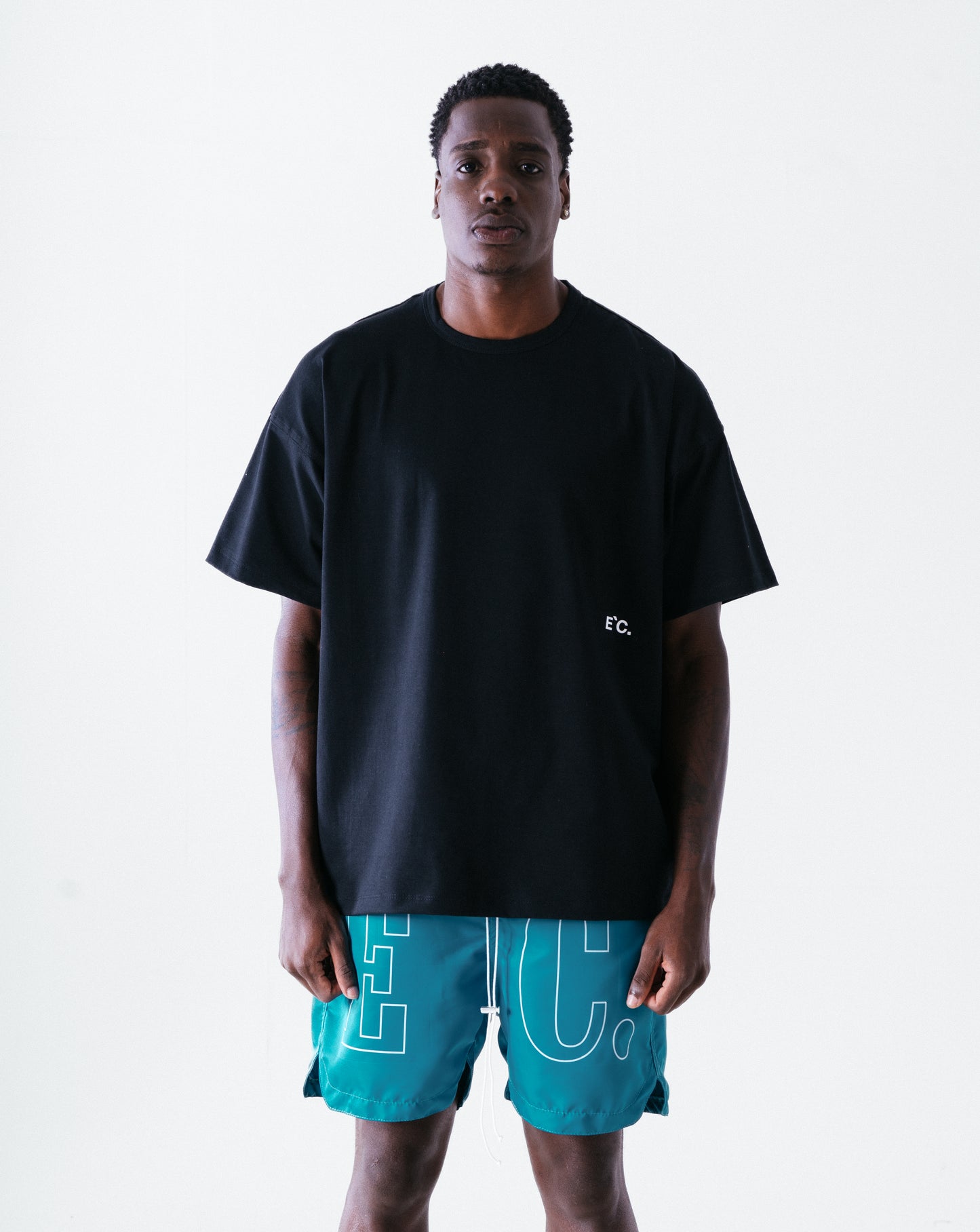 Esse`nc.ial T-shirt Oversized - Black
