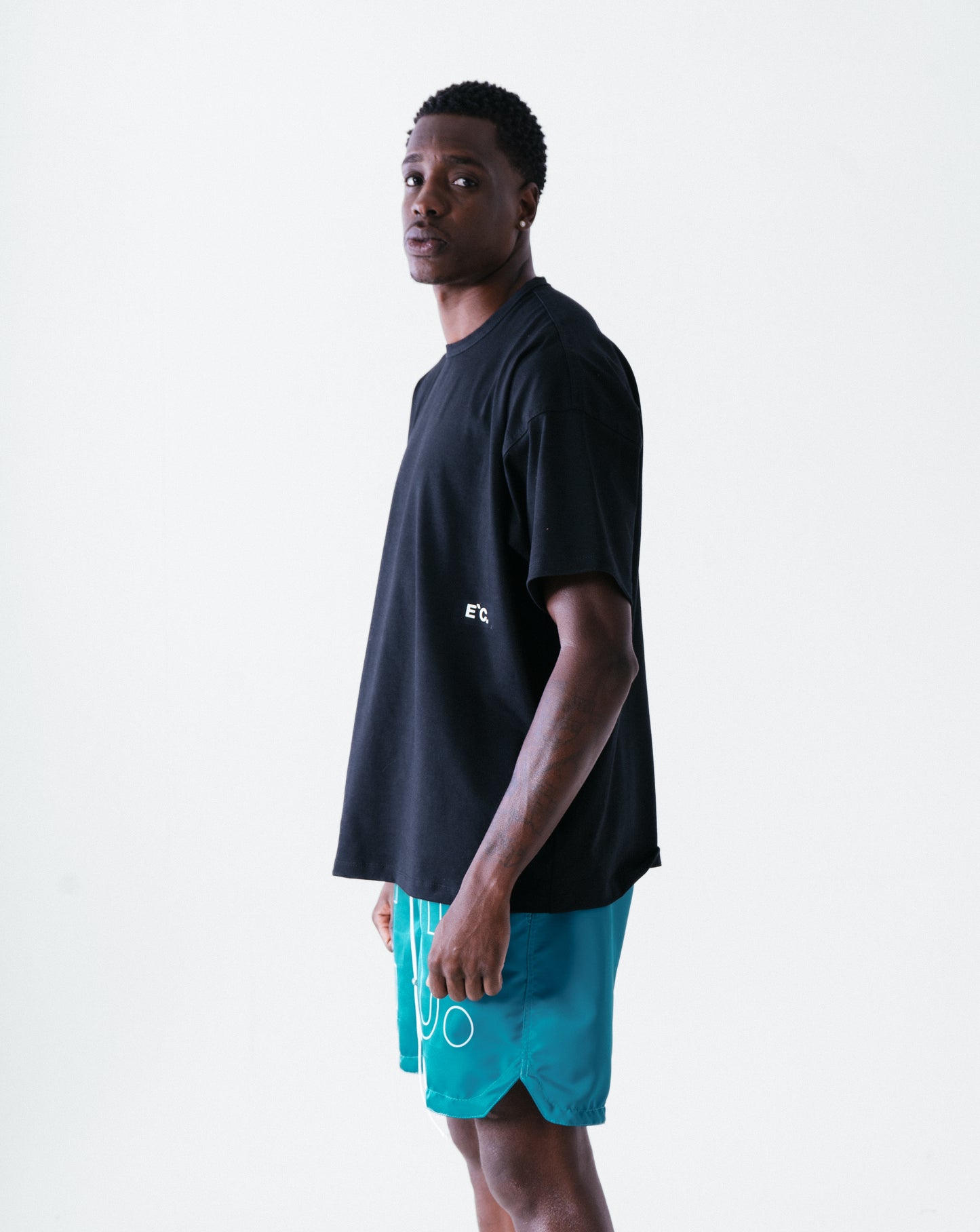Esse`nc.ial T-shirt Oversized - Black
