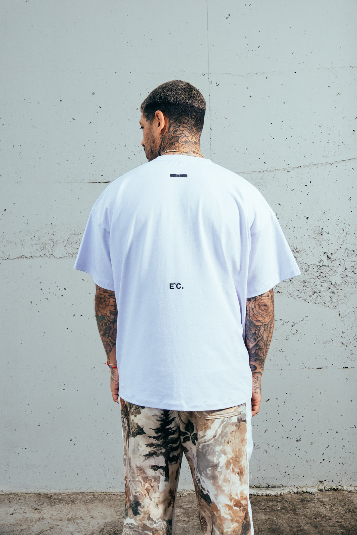 Camiseta Básica Branca Logo E`C.