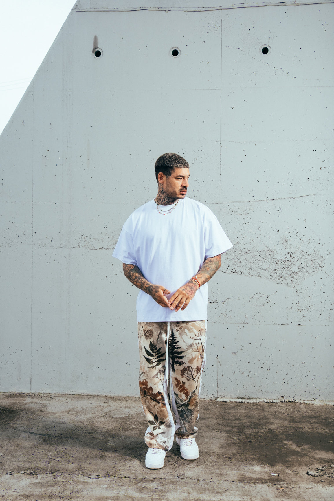 Camiseta Básica Branca Logo E`C.