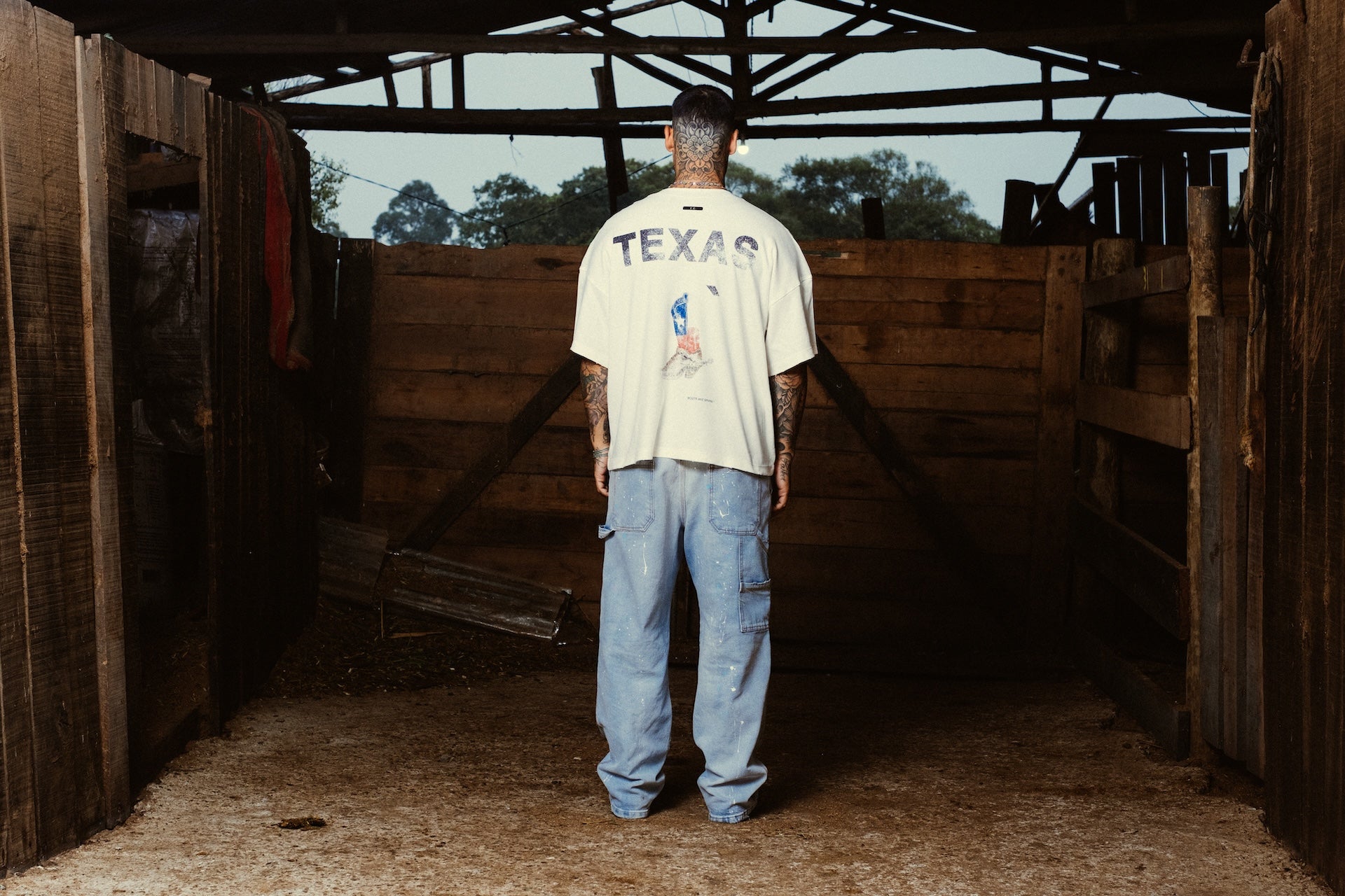 Tee Texas` Boots E`C. Off White