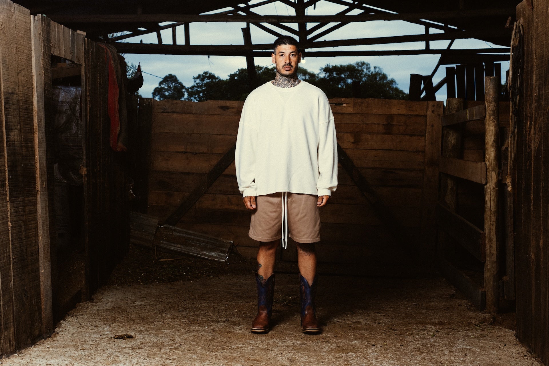 Crewneck Texas` Boots E`C. Off White