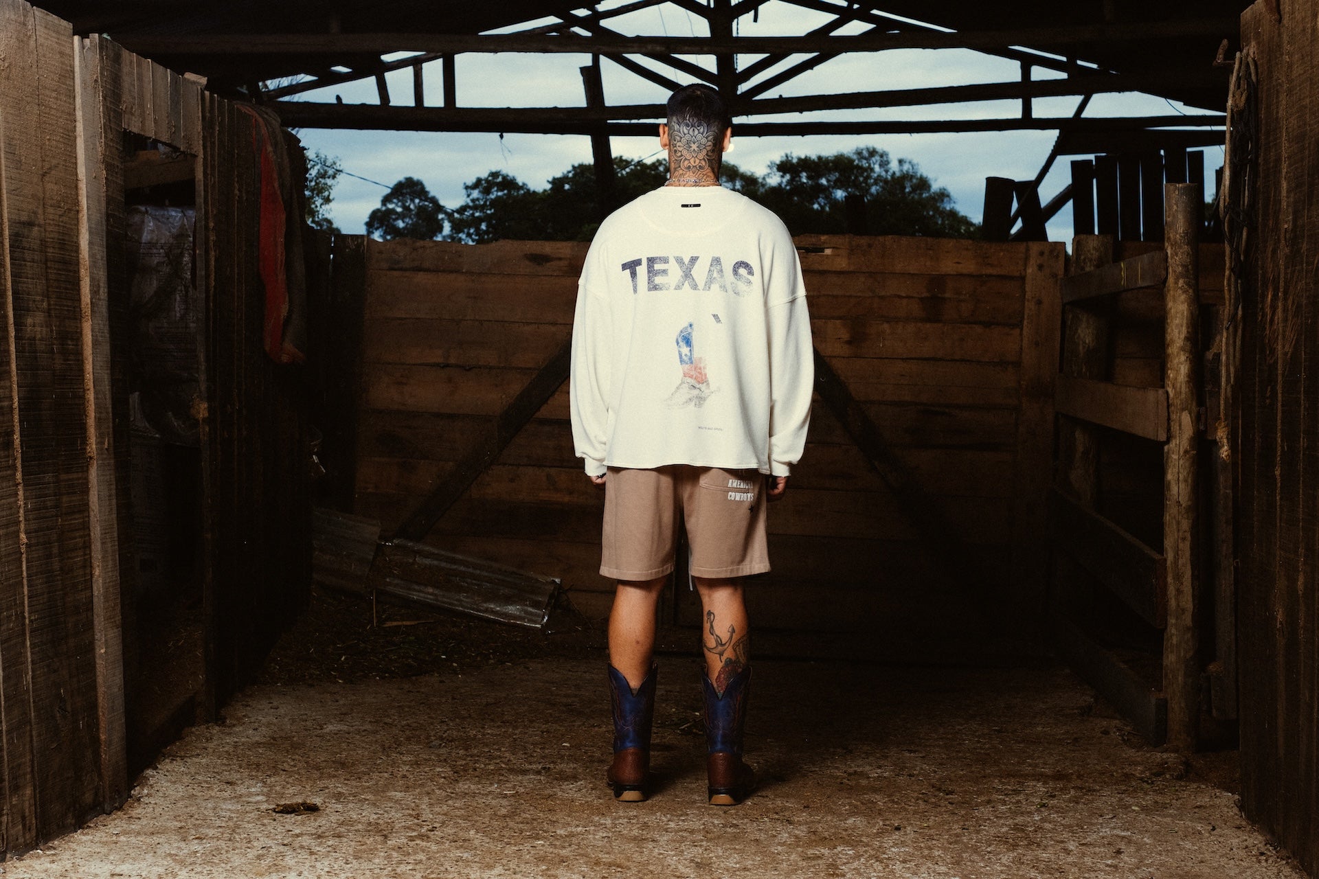 Crewneck Texas` Boots E`C. Off White