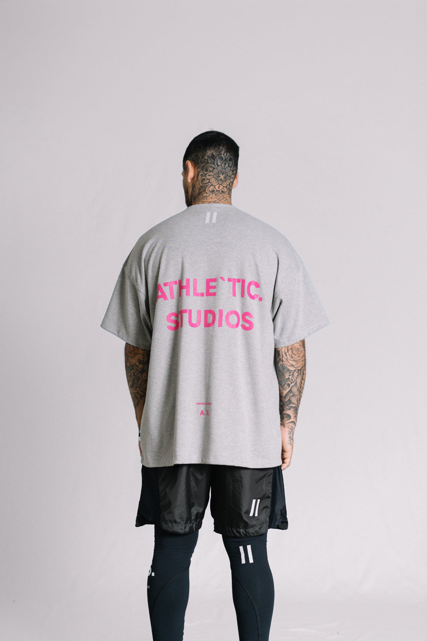 Camiseta Athle`tic. Studios - Cinza/Rosa